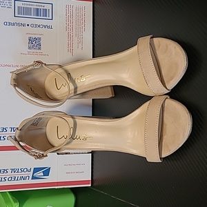 Sz 7 tan lulu open toe shoes